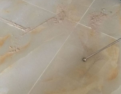 资中瓷砖空鼓维修公司分享粘合剂选择不当在瓷砖铺贴过程中可能导致以下问题