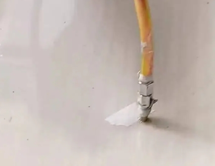 资中瓷砖空鼓维修公司专业解答在瓷砖铺贴过程中，如果使用的砂料过粗（如全部使用了粗砂），可能会导致以下问题