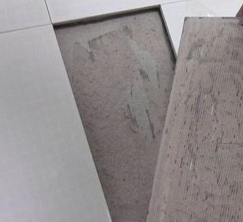 资中瓷砖空鼓维修公司分享瓷砖铺贴时如果打浆（即涂抹在瓷砖背面和基层上的砂浆或瓷砖胶）过少，会带来以下问题